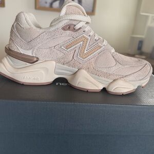 New balance 9060, like new only worn a few times